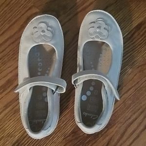 Girl's leather flats with rubber sole